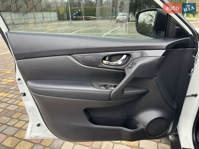 Позашляховик / Кросовер Nissan Rogue 2018 в Луцьку