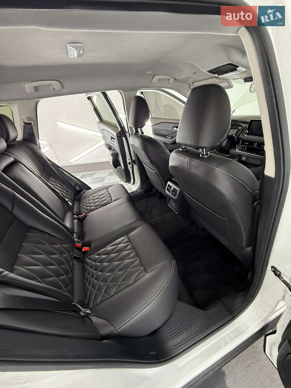 Внедорожник / Кроссовер Nissan Rogue 2023 в Трускавце