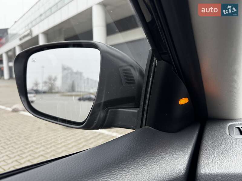 Внедорожник / Кроссовер Nissan Rogue 2018 в Киеве