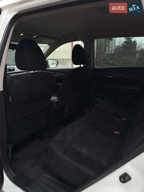 Внедорожник / Кроссовер Nissan Rogue 2014 в Городке