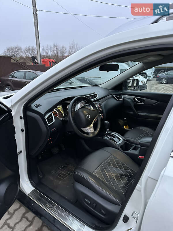 Внедорожник / Кроссовер Nissan Rogue 2016 в Львове