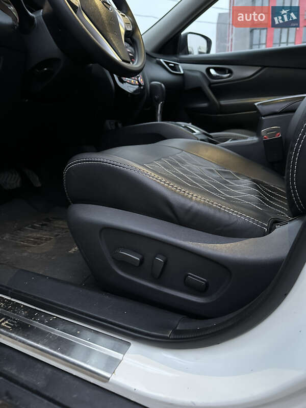 Внедорожник / Кроссовер Nissan Rogue 2016 в Львове