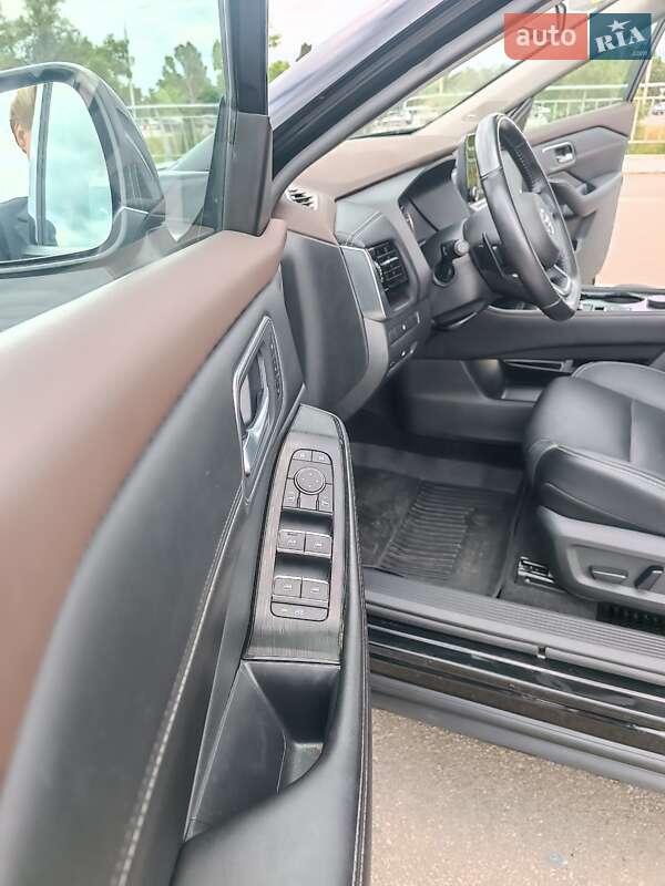 Внедорожник / Кроссовер Nissan Rogue 2021 в Киеве