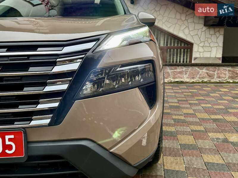 Позашляховик / Кросовер Nissan Rogue 2024 в Тернополі
