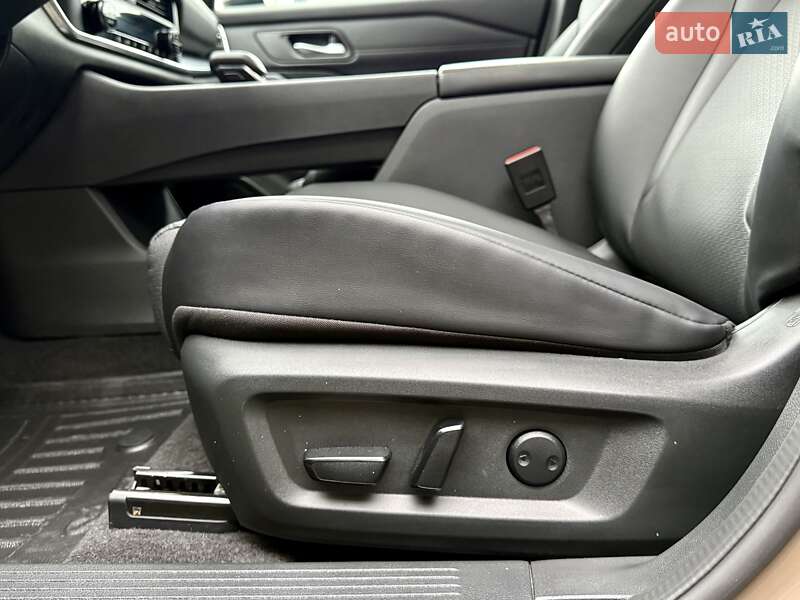 Позашляховик / Кросовер Nissan Rogue 2024 в Тернополі