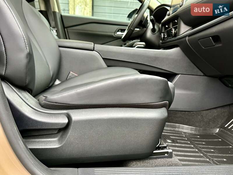 Позашляховик / Кросовер Nissan Rogue 2024 в Тернополі