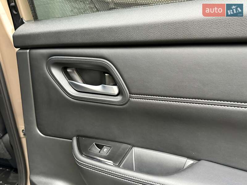 Позашляховик / Кросовер Nissan Rogue 2024 в Тернополі