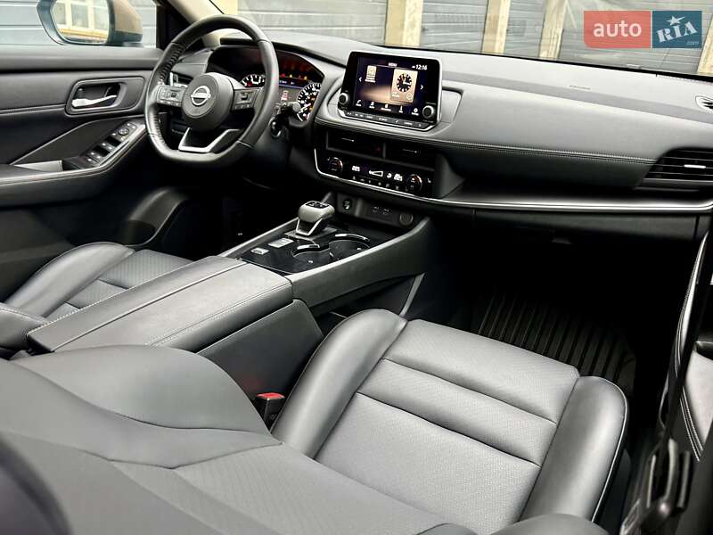 Позашляховик / Кросовер Nissan Rogue 2024 в Тернополі