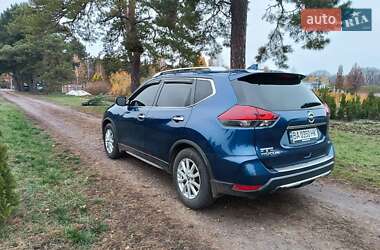 Позашляховик / Кросовер Nissan Rogue 2017 в Малій Висці