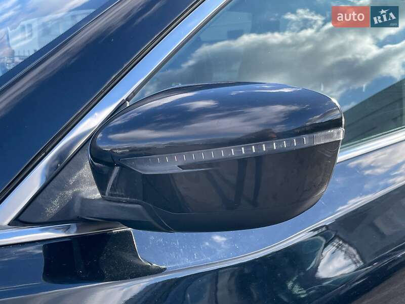 Внедорожник / Кроссовер Nissan Rogue 2017 в Киеве