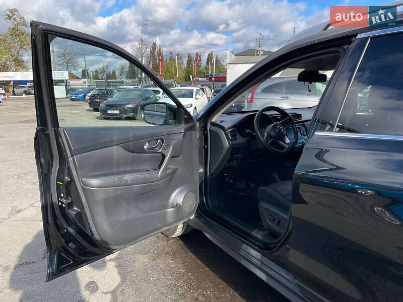 Внедорожник / Кроссовер Nissan Rogue 2017 в Киеве