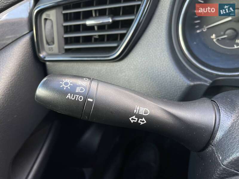 Внедорожник / Кроссовер Nissan Rogue 2017 в Киеве