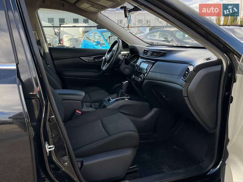 Внедорожник / Кроссовер Nissan Rogue 2017 в Киеве