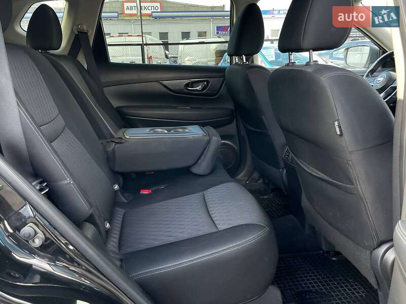 Внедорожник / Кроссовер Nissan Rogue 2017 в Киеве