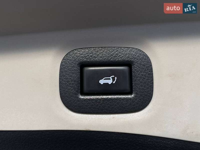 Внедорожник / Кроссовер Nissan Rogue 2017 в Киеве