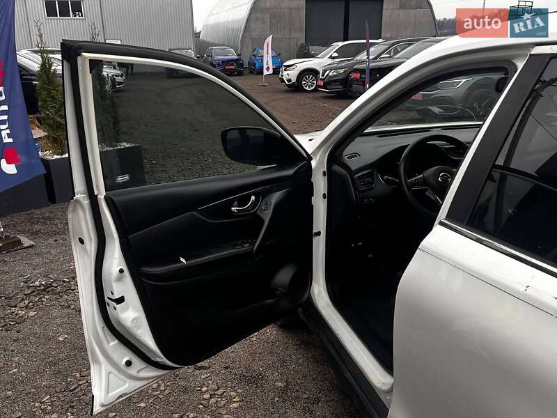 Внедорожник / Кроссовер Nissan Rogue 2017 в Луцке