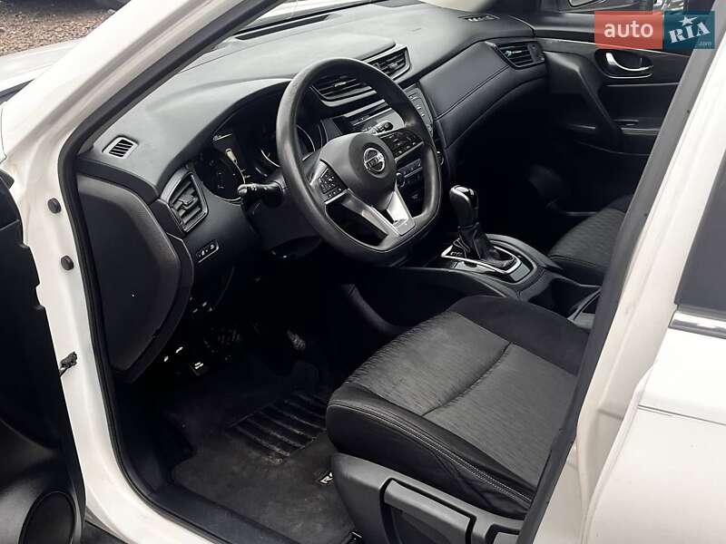 Внедорожник / Кроссовер Nissan Rogue 2017 в Луцке