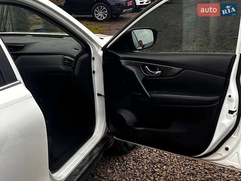 Внедорожник / Кроссовер Nissan Rogue 2017 в Луцке