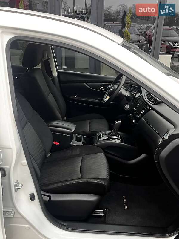 Внедорожник / Кроссовер Nissan Rogue 2017 в Луцке