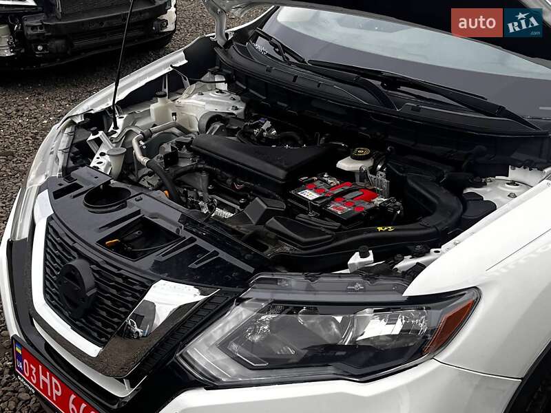 Внедорожник / Кроссовер Nissan Rogue 2017 в Луцке