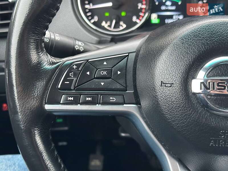 Внедорожник / Кроссовер Nissan Rogue 2017 в Киеве