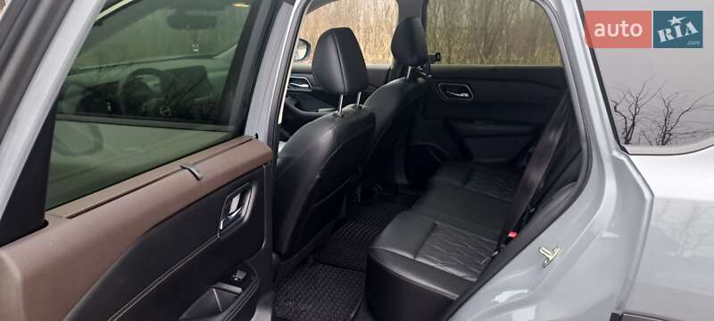 Внедорожник / Кроссовер Nissan Rogue 2023 в Львове