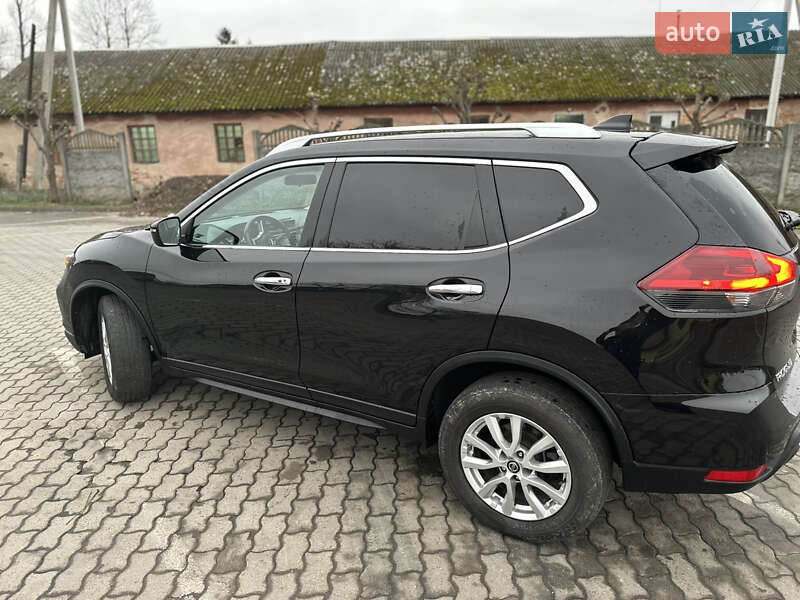 Позашляховик / Кросовер Nissan Rogue 2018 в Городку