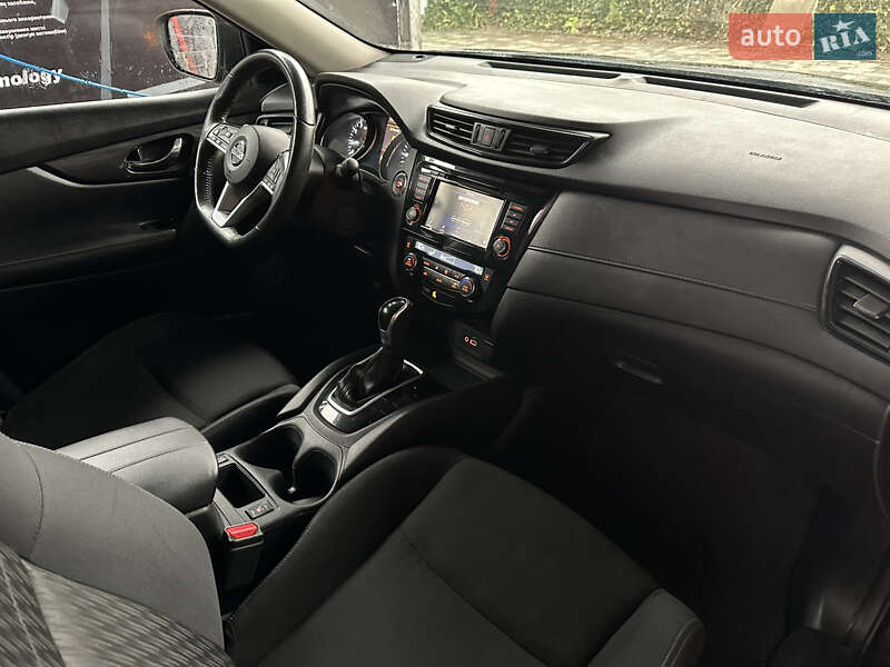 Позашляховик / Кросовер Nissan Rogue 2018 в Городку