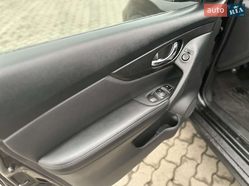 Позашляховик / Кросовер Nissan Rogue 2018 в Городку