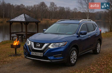 Внедорожник / Кроссовер Nissan Rogue 2017 в Киеве