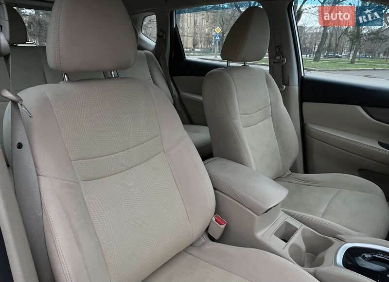 Позашляховик / Кросовер Nissan Rogue 2016 в Миколаєві