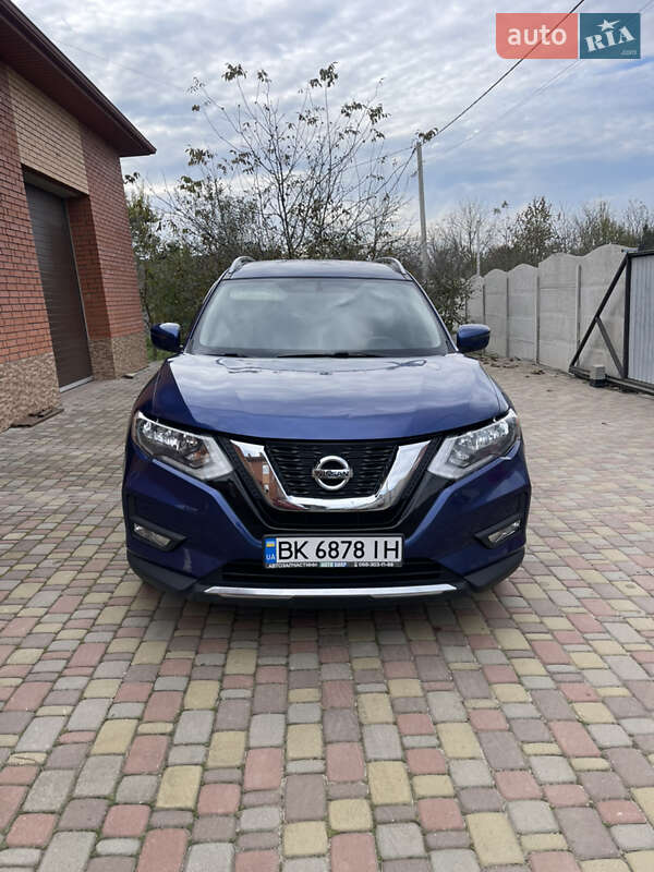 Внедорожник / Кроссовер Nissan Rogue 2016 в Ровно