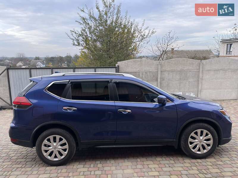 Внедорожник / Кроссовер Nissan Rogue 2016 в Ровно
