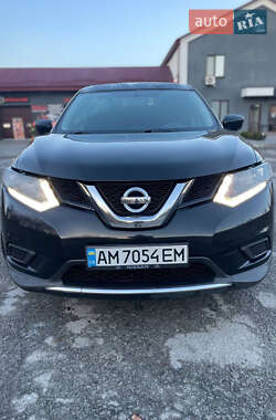 Внедорожник / Кроссовер Nissan Rogue 2015 в Звягеле