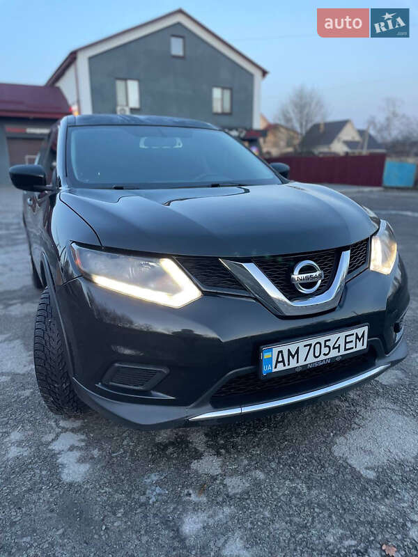 Позашляховик / Кросовер Nissan Rogue 2015 в Звягелі