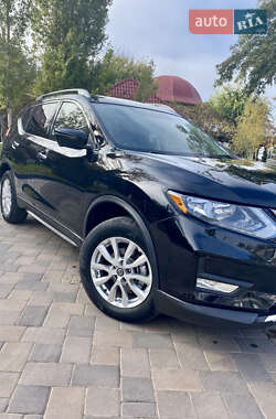 Внедорожник / Кроссовер Nissan Rogue 2017 в Николаеве