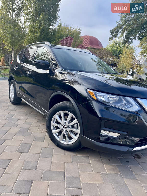 Внедорожник / Кроссовер Nissan Rogue 2017 в Николаеве