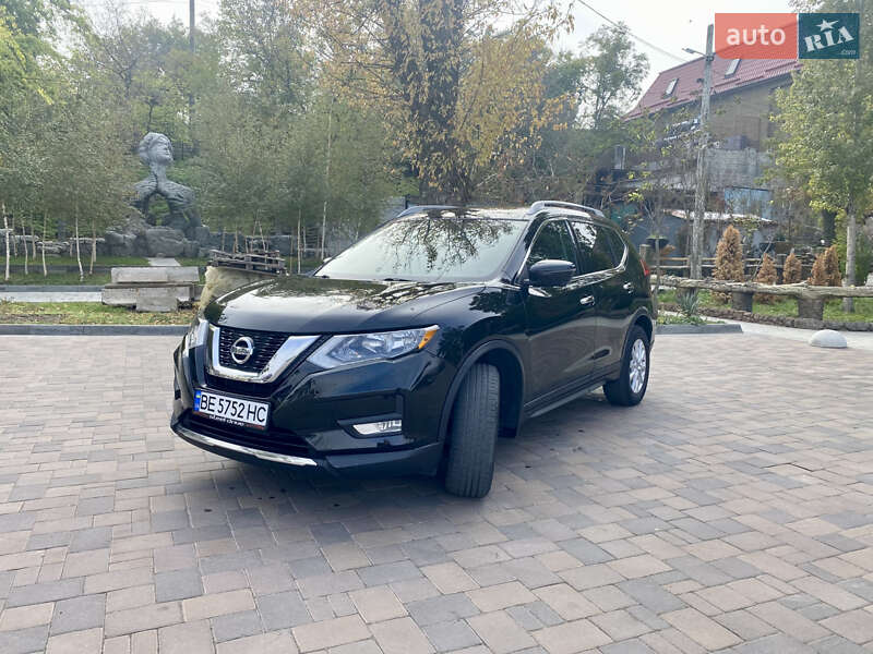 Внедорожник / Кроссовер Nissan Rogue 2017 в Николаеве
