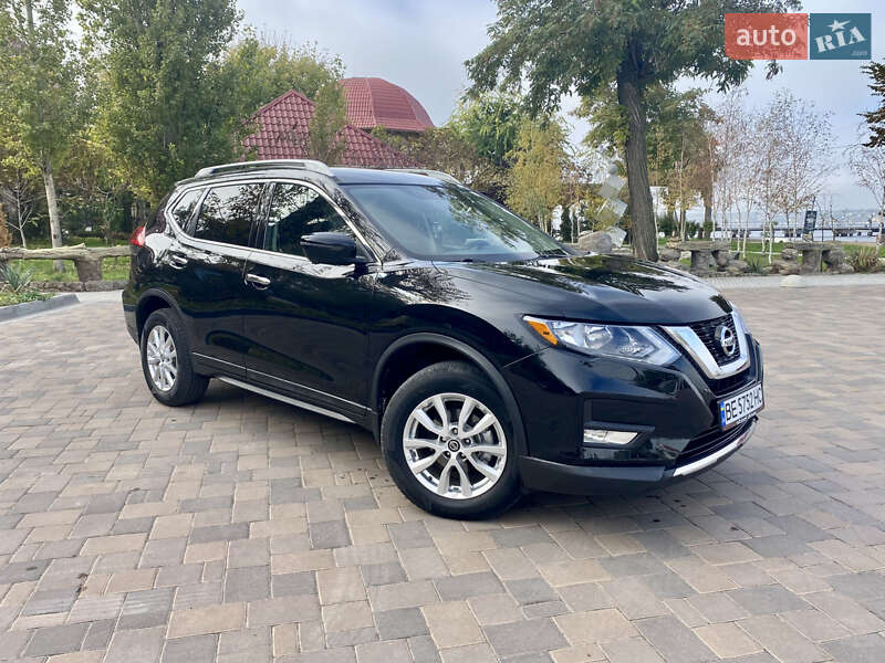 Внедорожник / Кроссовер Nissan Rogue 2017 в Николаеве