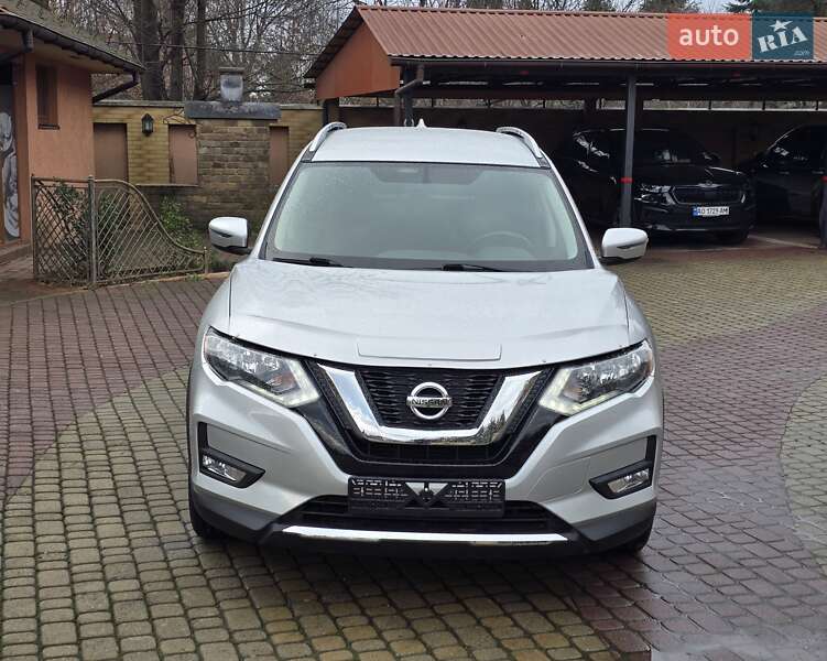 Позашляховик / Кросовер Nissan Rogue 2017 в Мукачевому