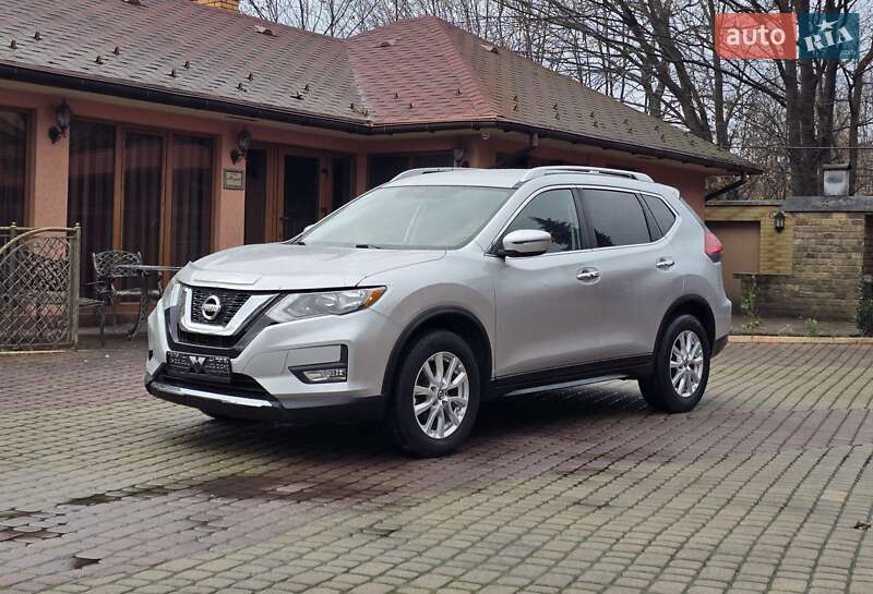Позашляховик / Кросовер Nissan Rogue 2017 в Мукачевому