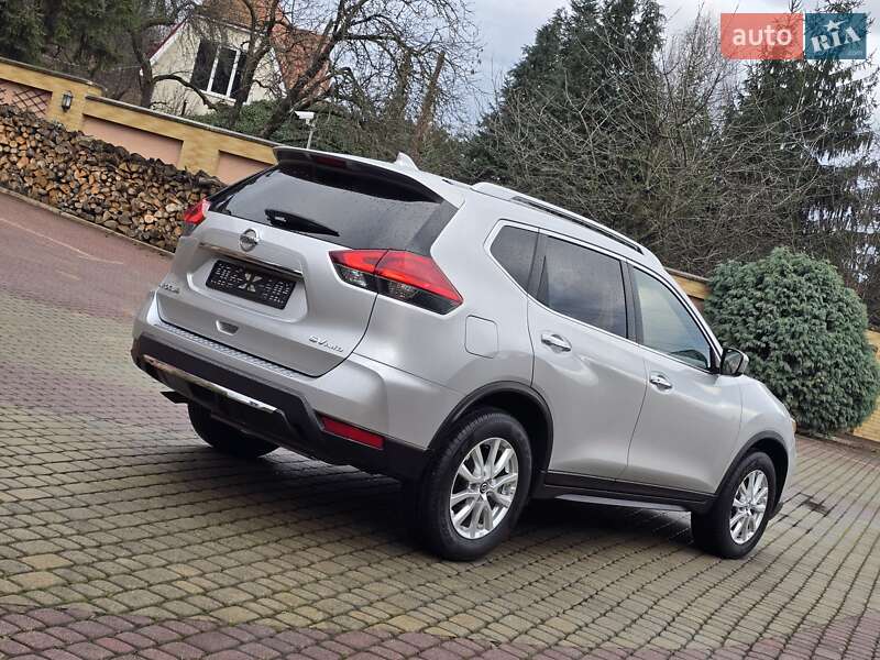 Позашляховик / Кросовер Nissan Rogue 2017 в Мукачевому