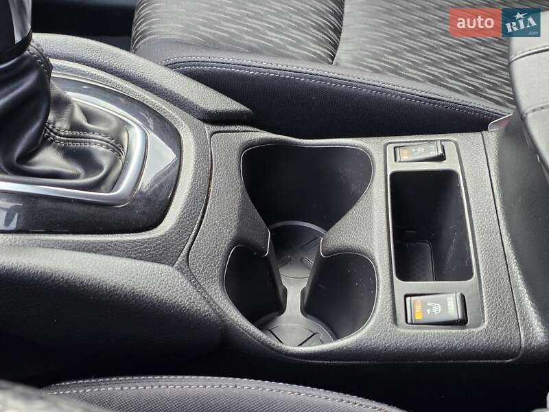 Позашляховик / Кросовер Nissan Rogue 2017 в Мукачевому