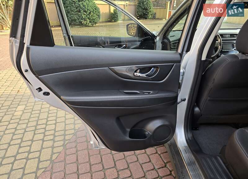 Позашляховик / Кросовер Nissan Rogue 2017 в Мукачевому