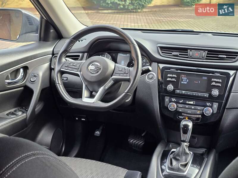 Позашляховик / Кросовер Nissan Rogue 2017 в Мукачевому