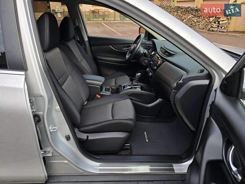 Позашляховик / Кросовер Nissan Rogue 2017 в Мукачевому