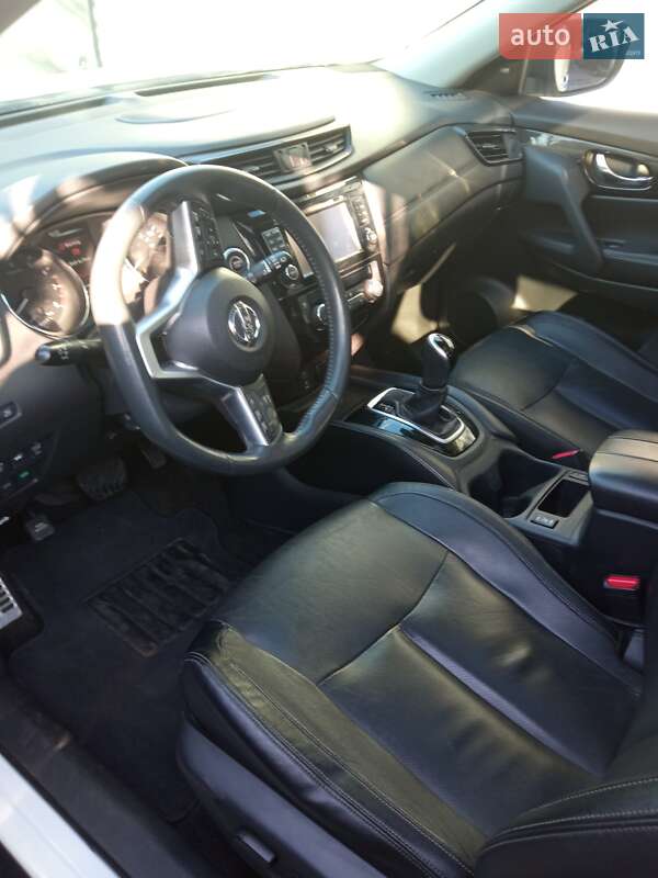 Внедорожник / Кроссовер Nissan Rogue 2017 в Днепре