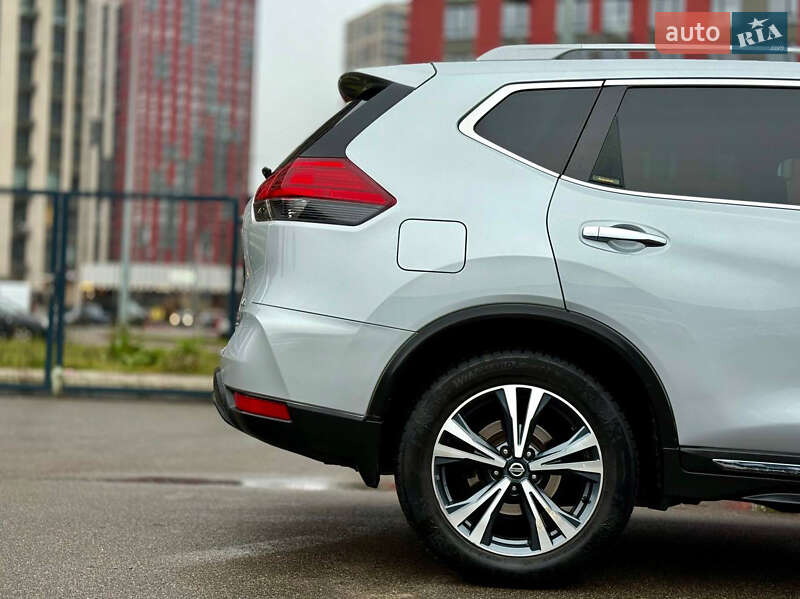 Внедорожник / Кроссовер Nissan Rogue 2017 в Киеве