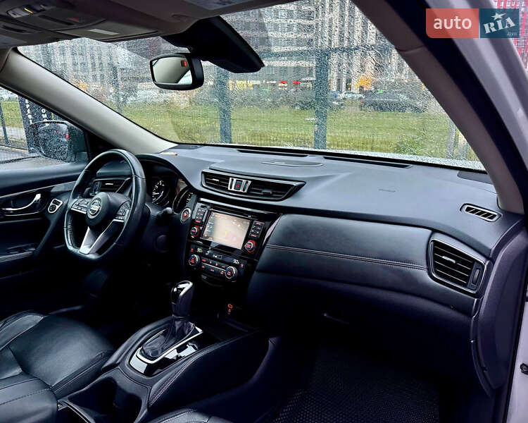 Внедорожник / Кроссовер Nissan Rogue 2017 в Киеве