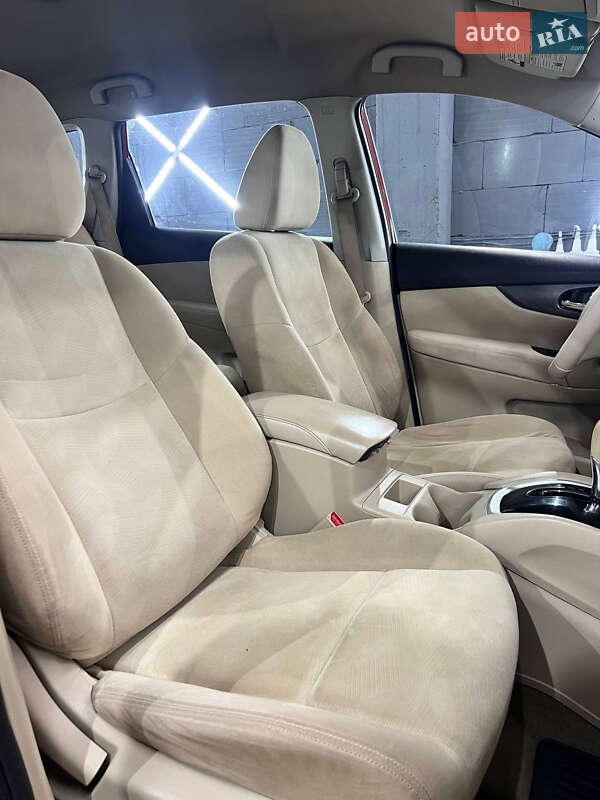 Позашляховик / Кросовер Nissan Rogue 2014 в Києві